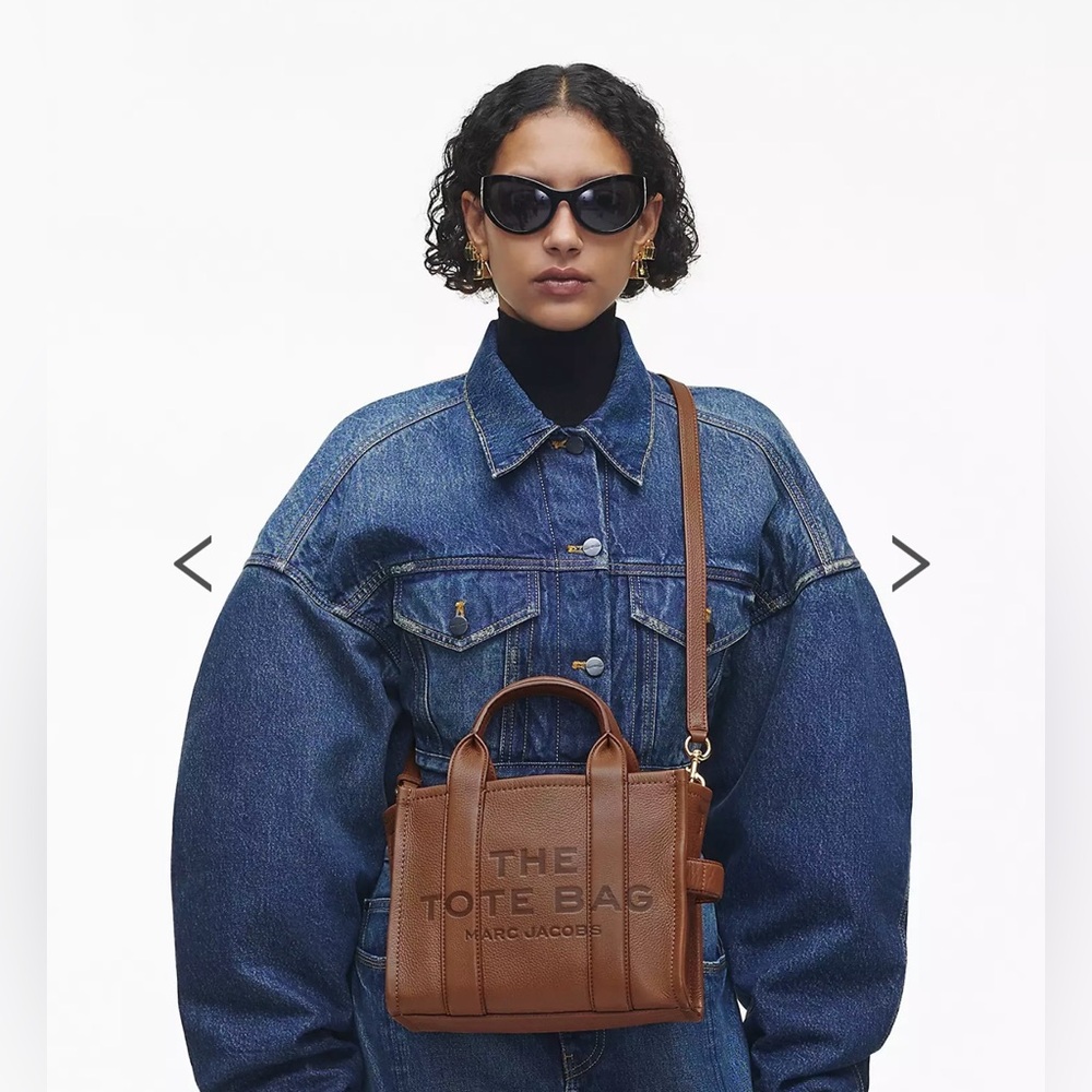 Marc Jacobs Leather The Tote Bag. Small